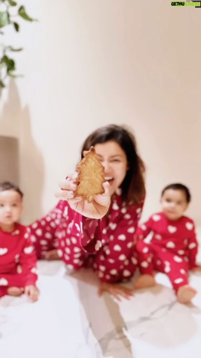 Debina Bonnerjee Instagram - Just a random evening… trippin’ over cookies
