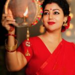 Debina Bonnerjee Instagram - Little throwback!! A lot of things keeps you busy while fasting and specially when all dressed up I never miss a chance to make some reels for the gram-fam 🫠😛❤️ Also this song just fits the mood of me and my chaand ✨ . . . . #tbt #glam #saree #love #reels #trending