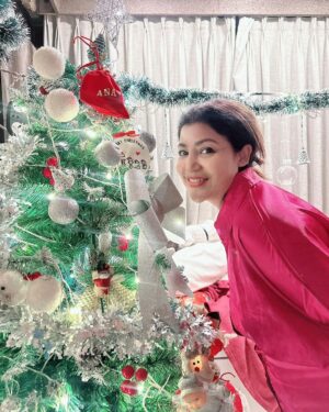 Debina Bonnerjee Instagram - Indeed a wonderful time of the year ✨❤️
#photodump #memories forever..
