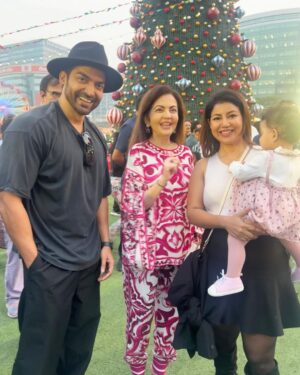 Debina Bonnerjee Instagram - Indeed a wonderful time of the year ✨❤️
#photodump #memories forever..