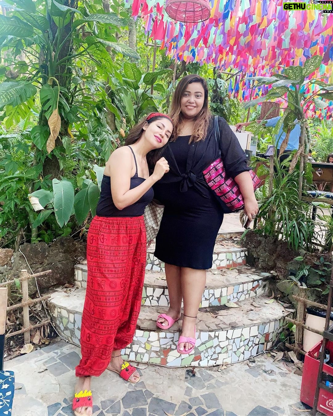 Debina Bonnerjee Instagram - Happy birthday jeevi… . Thanku for being you … the infinite dots …. Are just sentences which I wrote and deleted cos words fall short for what you are to me and to USS. . I love you girl. 🩷❤️🩷❤️🩷❤️ To endless memories ♾️ . @jeevitaoberoi #happybirthday