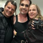Deborah Colker Instagram - Um fim de semana cheio de encontros incríveis❤️❤️ Primeira foto com @johnnyhooker - sou fã, pernambucano dos bons, genial! Eu e Toni fomos ver o show! Segunda foto @leandrohassum arrebenta, sabe tudo, brinca com tudo, a família toda riu pra valer!! Terceira foto - ainda de quebra encontrei Irandhir Santos, ator, pernambucano, maravilhoso! @irandhirsan Pernambuco é minha paixão🤍