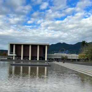 Deborah Colker Instagram - Chegando de volta no Brasil hoje e ainda digerindo a experiência inesquecível em Taipei, Taiwan! Uma riqueza cultural sem igual, lugares incríveis (templos, teatro, escolas de acrobacia e opera), e principalmente, pessoas que nos cruzaram e dedicaram tempo para nos apresentar tantas vivências. Viva a Cura! Obrigada, Taiwan!!! ❤️