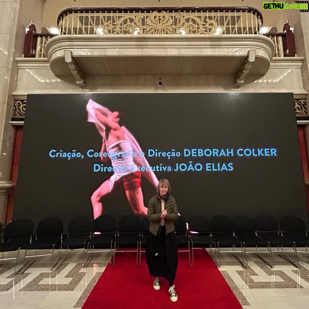 Deborah Colker Instagram - Experiência incrível de trocar culturas, estar nesse teatro incrível e levar a CURA do que não tem cura para Taiwan❤️ Hoje foi o primeiro espetáculo no Taipei National Theater, e agora vamos para mais dois espetáculos💪 #cura #ciadeborahcolker #deborahcolker #curaemtaiwan Taipei, Taiwan