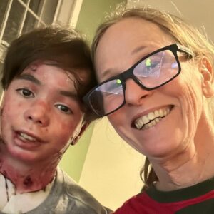 Deborah Colker Instagram - Hoje é dia de agradecer! Por mais um ano de vida e por todos que amo tão intensamente - meus netos Theo, Alice, Rafael e Lis, que trouxeram um significado maior pra minha existência, meus filhos Clara e Miguel, meu marido Toni, meu parceiro de vida e trabalho João Elias,  meu genro Peu, pai de Theo e Lis, minha nora a querida portuguesa Maria, meus irmãos Flávio e Marcelo, minhas cunhadas Tia Andreia e Adoreia, Bento, filho de Toni, sobrinhos, tantos amigos especiais que participam das minhas dores e alegrias, e tantos, tantos bailarinos que transformam a minha vida em dança❤️

E que venha a Cura, a Cura de tudo!