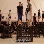 Deborah Colker Instagram - Sessão extra!🎉 Daqui a duas semanas estaremos em Lisboa com ‘Cão Sem Plumas’, espetáculo que ganhou o Prix Benois de la Danse em 2018, inspirado no poema de João Cabral de Melo Neto. A sessão extra será no dia 23/11, às 18h. Ingressos disponíveis no site do Teatro Tivoli. #CiaDeborahColker #CãoSemPlumas #DançaContemporanea #TeatroTivoli #JoãoCabraldeMeloNeto
