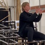 Deborah Colker Instagram - Em um ensaio diferenciado na sexta em frente às câmeras do @gnt, @deborahcolker fala um pouco sobre o corpo como instrumento, enquanto a companhia mostra na prática todas essas funcionalidades. Obrigada pelo convite, @gnt! #dançacontemporânea #ciadeborahcolker #deborahcolker #gnt