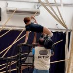 Deborah Colker Instagram - E hoje nossa sede se transformou no studio de gravação pra @rtppt Muito importante termos a chance nos comunicar com Portugal para falar um pouco mais sobre a essência de Cão Sem Plumas! Obrigada RTP. Estaremos em Lisboa com Cão Sem Plumas nos dias 21, 22 e 23 de novembro, no Teatro Tivoli BBVA. #DeborahColker #rtppt #rtp #CãoSemPlumas #CãoSemPlumasemLisboa #CiaDeborahColker #DançaContemporânea
