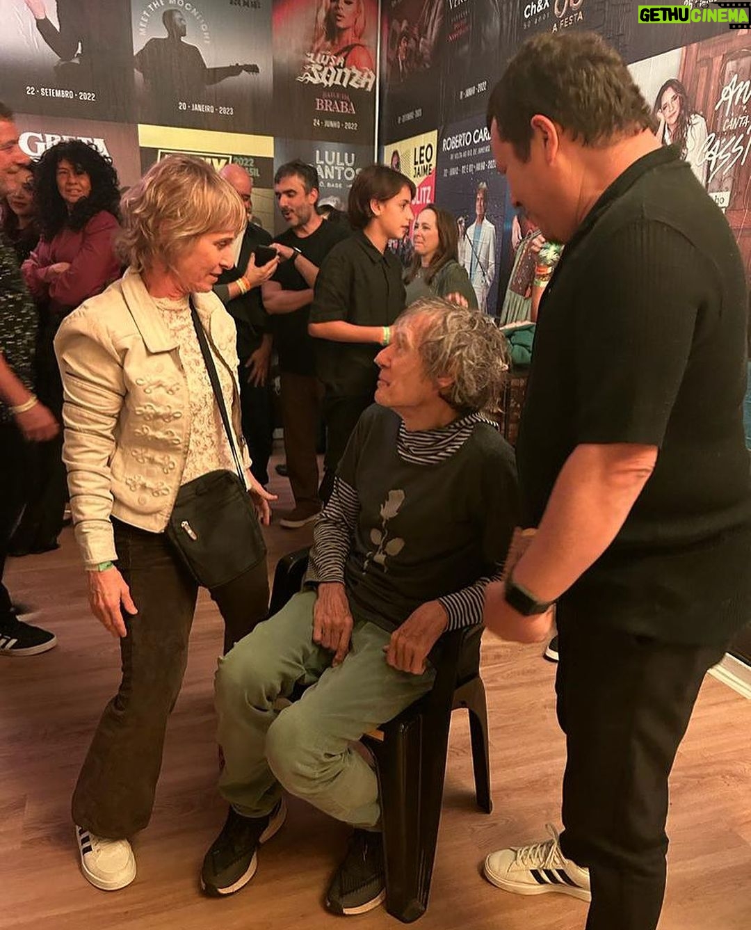 Deborah Colker Instagram - Noite incrível de encontro com meu ídolo @dussek, no show do @leojaimeoficial, com @toniplatao ❤️❤️
