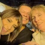Deborah Colker Instagram - De ontem no show de 40 anos do cantor e bailarino Leo Jaime, com Fernanda Abreu e Toni Platão - no palco com Leo, João Penca e seus miquinhos amestrados e o gênio Eduardo Dusek🤍 Leo faz aula no CMDC Gávea, ama dançar! Somos amigos a mais de 40 anos! Viva, que show incrível!