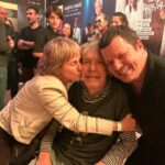 Deborah Colker Instagram - De ontem no show de 40 anos do cantor e bailarino Leo Jaime, com Fernanda Abreu e Toni Platão - no palco com Leo, João Penca e seus miquinhos amestrados e o gênio Eduardo Dusek🤍 Leo faz aula no CMDC Gávea, ama dançar! Somos amigos a mais de 40 anos! Viva, que show incrível!