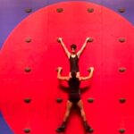 Deborah Colker Instagram – Primeiro, explorando a vertival (Velox), depois, testando a gravidade e descobrindo a vertical em movimento (Rota), os planos superpostos (Casa), além das diversas restrições espaciais (Cantos e Vasos de Rota). Ter uma ideia, para um coreógrafo, é sempre pensar uma ideia-movimento.

#CiaDeborahColker #DeborahColker #Velox #Rota #DançaContemporânea