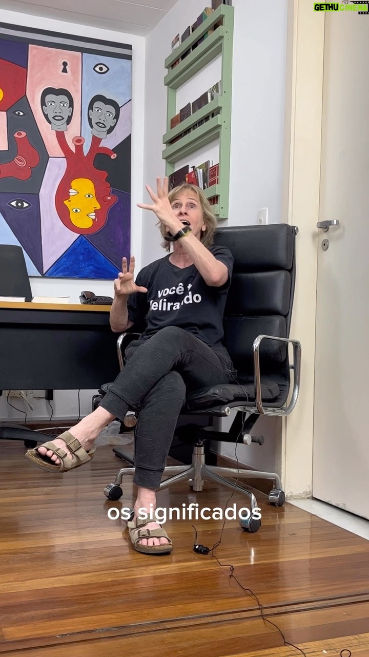 Deborah Colker Instagram - “O verdadeiro culto ao corpo consiste em explorar e realizar os infinitos e desconhecidos potenciais.” - Francisco Bosco (@chico.bosco) A técnica é pra você ser livre💛 #deborahcolker #dançacontemporanea