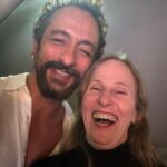 Deborah Colker Instagram - Um fim de semana cheio de encontros incríveis❤️❤️ Primeira foto com @johnnyhooker - sou fã, pernambucano dos bons, genial! Eu e Toni fomos ver o show! Segunda foto @leandrohassum arrebenta, sabe tudo, brinca com tudo, a família toda riu pra valer!! Terceira foto - ainda de quebra encontrei Irandhir Santos, ator, pernambucano, maravilhoso! @irandhirsan Pernambuco é minha paixão🤍