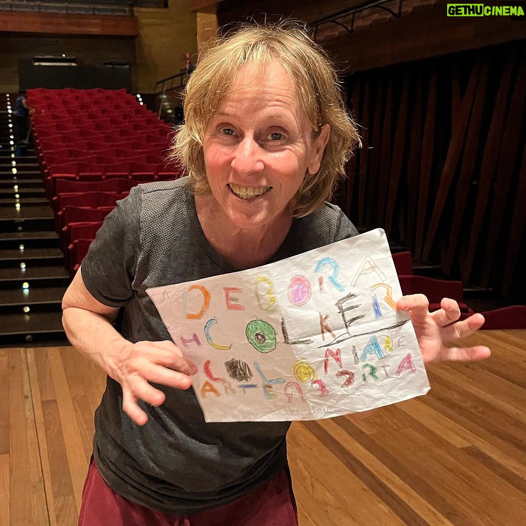 Deborah Colker Instagram - Quanto carinho!!! Semana passada, durante a colônia do @escolarecria & @centrodemovimento, a Bia me mandou essa carta🤍 crianças e suas formas mais puras e livres de se expressar! Gosto disso, muito obrigada!!! ❤️