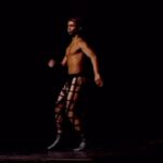 Deborah Colker Instagram - ABRINDO O ARQUIVO // ‘Vulcão’, obra criada por Deborah em 1994, pesquisa e radicaliza em direção as impurezas e mixagens que ampliaram o campo da dança e da arte. O espetáculo se divide em quatro blocos que apresentam universos distintos fechados em si mesmos: 1º vídeo: MÁQUINAS – apresenta o corpo científico e mecânico. 2º vídeo: DESFILE – inspirado na ideia da passarela que exalta à beleza e a elegância, graça e a deformação das medidas exatas. ​ 3º vídeo: PAIXÃO – o corpo num transe amoroso. Descontrolado e desesperado. O sublime e o patético. 4º vídeo: FESTA – um domingo no parque, é uma festa solar, sample de ritmos variados onde tudo se mistura e vira festa. #Vulcão #DeborahColker #CiaDeborahColker #CiaDeborahColker1994 #DançaContemporânea #abrindooarquivo