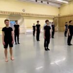 Deborah Colker Instagram - dança e sincronicidade🤍💫 Vídeo 1 @goldengauchos vídeo 2 - @pavelkurov2.0 Vídeo 3 - @a_k_da_don Vídeo 4 - @ballet_class_1leo
