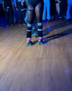 Deborah Colker Instagram - O corpo em ação - como arte, como cultura, como dança, como trabalho, como forma de expressão - genial🤍 1º vídeo via @akhi_husni 2º vídeo via @miydance_ & @boxerdancedancedance 3º vídeo via @shonaingle220 4º vídeo via @maritaethio 5º vídeo via @manuela_flamenca28 6º vídeo via @t__sm0ove