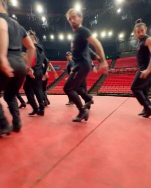 Deborah Colker Instagram - dança e sincronicidade🤍💫

Vídeo 1 @goldengauchos 
vídeo 2 - @pavelkurov2.0 
Vídeo 3 - @a_k_da_don 
Vídeo 4 - @ballet_class_1leo