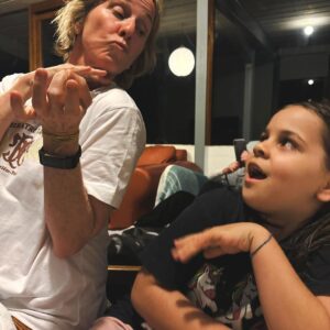 Deborah Colker Instagram - Sendo vó em tempo integral no recesso de fim de ano❤️❤️🤸🏽‍♀️