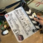 DeeGor Ho Instagram – ‼️陰目趣事分享 請俾趣🫶🏻‼️

電影拍攝之前
佢地安排咗我去學劍
試吓啲威也武打動作
而我就FF問導演
你估可唔可以試下啲
類似浪客劍心個啲動作嘢
@dickson_1230 :「你做到緊係正㗎！」
果然羅馬非一日建成
莫講羅馬羅湖我都未過到😭（片一）

第一次見識到戶外吊威也係點做到😲（片二）

係條又窄又焗嘅走廊
滑行咗好多次
所以辛苦晒各位師傅🥹（片三）

其實佢係第37屆金像獎 
「專業精神獎」得主
「Pauline 楊容蓮女士」茶水工❤️
佢同過大把猛人前輩對過戲😎
🥹簡直係成就解鎖 可遇不可求嘅機會
導演好嘢～有啲掛住Pauline XO醬😋（片四）

對不起慈雲山的街坊們
半夜天台大叫小太郎打擾咗大家
令大家誤會有癡線佬半夜大叫「史泰龍」
引起FB街坊群組討論
嗌咗一兩take之後…
我有改為盡力細聲地大叫🙏🏿🥺
多謝忍耐🙈 （片五）

呢個係第一次試飛嘅片
不過暫時未飛出街嘅
之後飛出去個個馬路街景畫面…
（忘記咗影低添）（片六）

原來咁樣俾人抽起撞落塊板
係好好玩😂因為咁撞落去係唔痛㗎
有晒機關安全措施
不過抽我過去嘅師傅們就勁辛苦啦🙈
所以都係唔好咁貪玩🫡 （片七）

今日睇返原來係西瓜斬西瓜🫠
呢個互相殘殺嘅畫面 好暴力
而呢take係少有嘅斬中晒😎
不過好似由於high speed嘅關係
而我用力斬時好自然咁謎咗眼一下
結果變咗high speed西迷眼😑
Fail😮‍💨（片八）

呢抽動作是咁的
大步跨三級樓梯（師傅抽起我） -> 踩扶手 -> 再踩樓梯中間個扶手 -> 再踩右邊牆 -> 再踢兩腳空氣 -> 再踩左邊牆 -> 再自轉一圈 -> 一嘢斬落去！Patrick小雞雞位置
係我認為自己稍為做得比較流暢嘅動作場面🙈
唯一做得唔好…
係斬唔中Patrick小雞雞😈（圖九）

其實點解叫以靜制動？
因為🤣監製佢地幫部戲求籤
籤文寫要「以靜制動」
亦順便保密個戲名先🤣🤣🤣（圖十）

遲下再分享❤️其他感受
你地睇完笑得開心
記得介紹俾朋友
多多支持 #陰目偵信 
為我地爭取多啲場次 
見到大家🦾

其實比起Error
本地新導演
更加需要大家支持同鼓勵
冇新導演又何來換到新演員演出機會？
❤️‍🔥❤️‍🔥❤️‍🔥有你有我！守住平安樓！