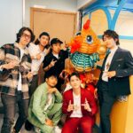 DeeGor Ho Instagram - ‼️《泰鳩》已經正式開張‼️ 多謝所有祝賀說話、傳媒朋友、兄弟姊妹、粉絲、公司、家人、花牌、食客🫶🏻到場支持 腸道一向係掌管住人類幸福感，搞食肆都係希望大家上到嚟《泰鳩》可以有一種「泰鳩放鬆」嘅感覺，食完之後會覺得「泰鳩好味」，走嘅時候會感到「泰鳩愉快」，過幾日「泰鳩回味」再上嚟❤️一齊「泰鳩幸福」鳥～ 個人口味就推薦 慢煮牛肋條、鳩炸冬陰功單骨雞翼、泰鳩魚皮沙律、菠蘿炒飯、海南雞、燒春雞、生菜鳩包；🫶🏻個人喜歡飲青檸梳打送菜 下午茶可以嚟「鳩hea」一陣食個Tea 入夜仲可以約班朋友同事傾公事傾心事 飲吓酒、食吓水煙、食吓小食 希望大家賞面唔係搞咩呃錢 日後我地會keep住進步改良 希望做到大眾喜歡嘅口味 大眾喜歡嘅價錢 追求服務大眾 物超所值體驗🦾 旺角譽發商業大廈 四樓 @thaikau1 👈🏿詳情即上 #我地三個當日都係諗住跳吓舞㗎咋 #冇諗過搞餐廳做明星😂 #所以感謝一路上支持我地嘅每一位 #俾機會我地嘅每一位