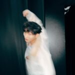 DeeGor Ho Instagram – 上個post話做fashion嘢
大家都建議（圖3）係比較好
所以我影咗一系列（圖3）fashion嘢俾大家

不過我諗圖9就一定有fashion嘢（如果係真）😀
———————————————————————
Vest & pant @mm6maisonmargiela
Shoes @louboutinworld 
Outer tailormade by @shukit119 
@pipa.creative #PIPAstyling

Makeup: @yumicheung7 
Hair @harris_lai

#個獎緊係mirror㗎啦仲有邊個會肯俾我拎嚟玩😂