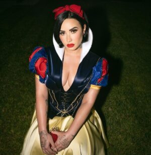 Demi Lovato Instagram - My favorite time of the year.. Happy Halloween 👻🎃