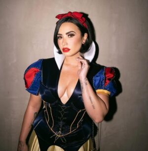 Demi Lovato Instagram - My favorite time of the year.. Happy Halloween 👻🎃