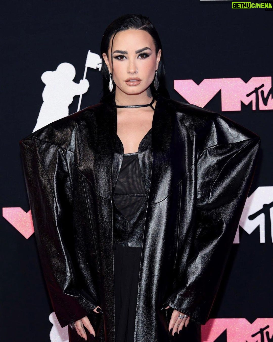 Demi Lovato Instagram - First batch of pics from last night - red carpet look first! #vmas #mtv Prudential Center
