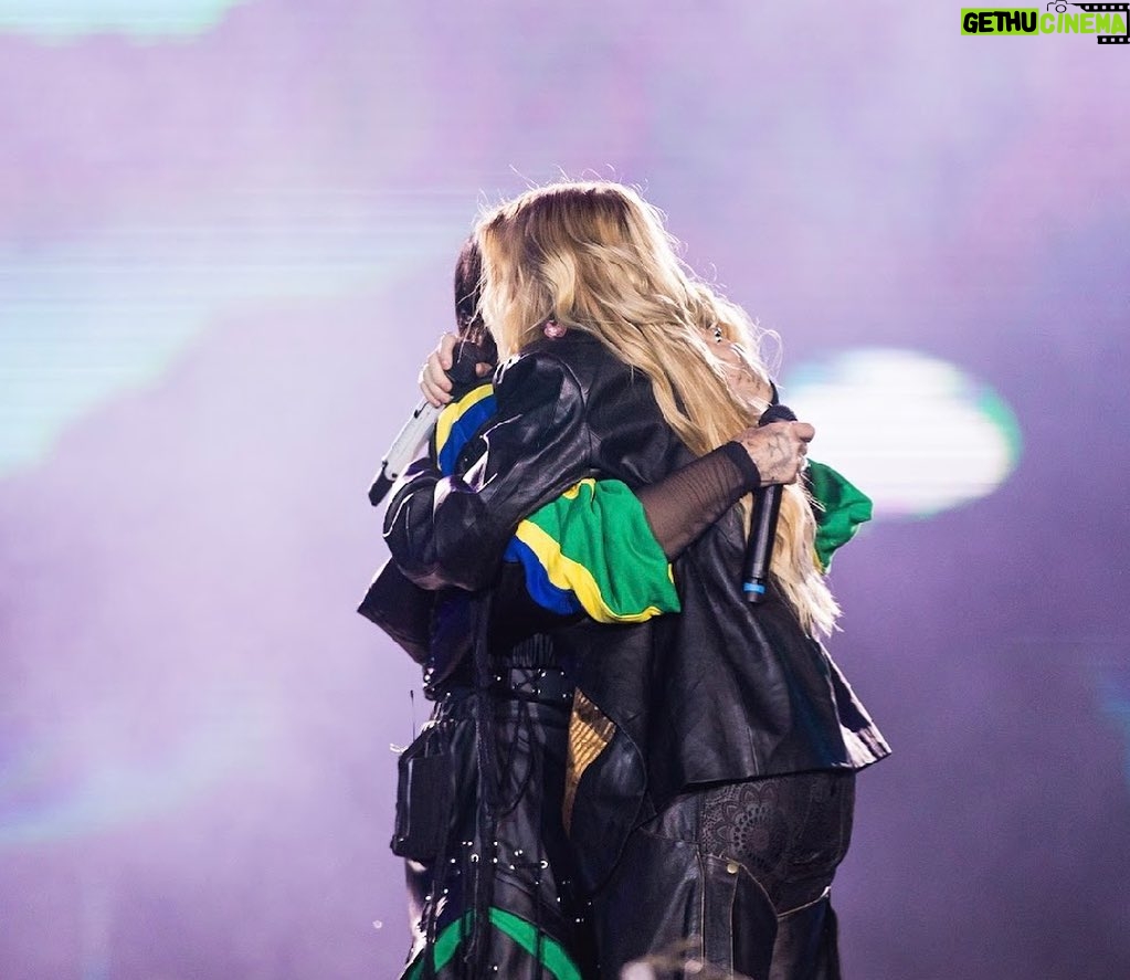 Demi Lovato Instagram - What an amazing show.. thank you Sao Paolo and @thetownfestival for having me. I love my Brazilian lovatics so much!!! (And of course thank you @luisasonza for joining me to sing our song together - love you!!) 🖤🖤🇧🇷