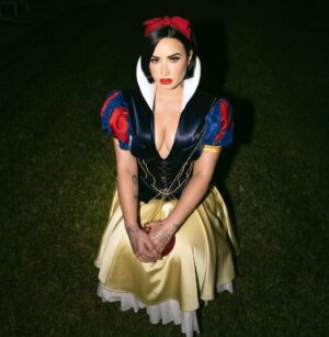 Demi Lovato Instagram - My favorite time of the year.. Happy Halloween 👻🎃