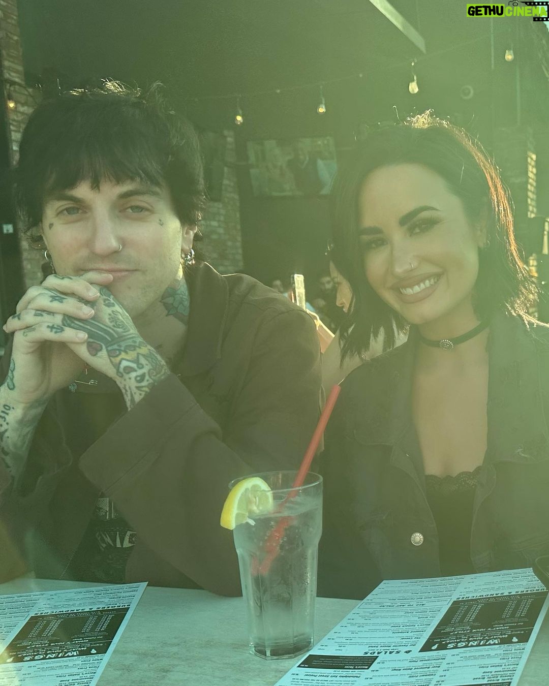 Demi Lovato Instagram - “Summa summa summa time” ☀️🌴🖤