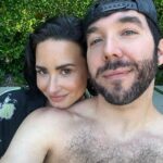 Demi Lovato Instagram - “Summa summa summa time” ☀️🌴🖤