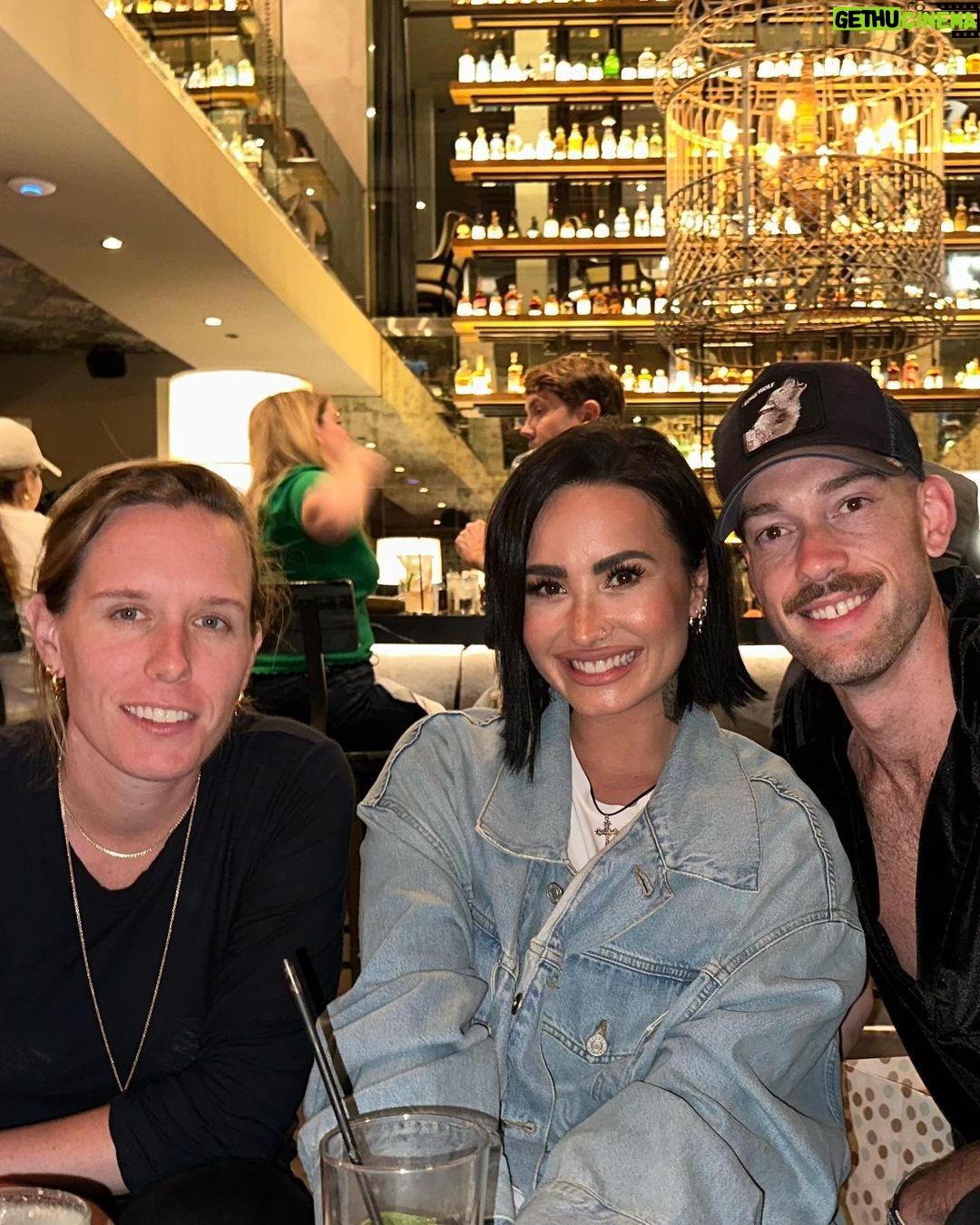 Demi Lovato Instagram - “Summa summa summa time” ☀️🌴🖤