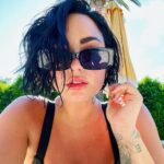 Demi Lovato Instagram - “Summa summa summa time” ☀️🌴🖤