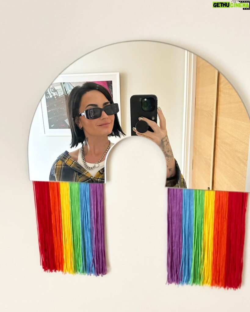 Demi Lovato Instagram - HAPPY PRIDE MONTH BB’S!!! I’m so happy to celebrate our LGBTQIA+ community, today and everyday!! As a nonbinary queer person, I couldn’t be more proud to be a part of this community that is the epitome of resilience, excellence and joy. And for any and everyone navigating their sexual orientation and gender journey, know that you are all extraordinary and exactly who you’re supposed to be. Don’t let anyone tell you otherwise. ❤️❤️💛💚🩵💙💜🩷
