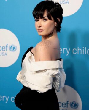 Demi Lovato Instagram - Thank you for having me @unicefusa 🖤