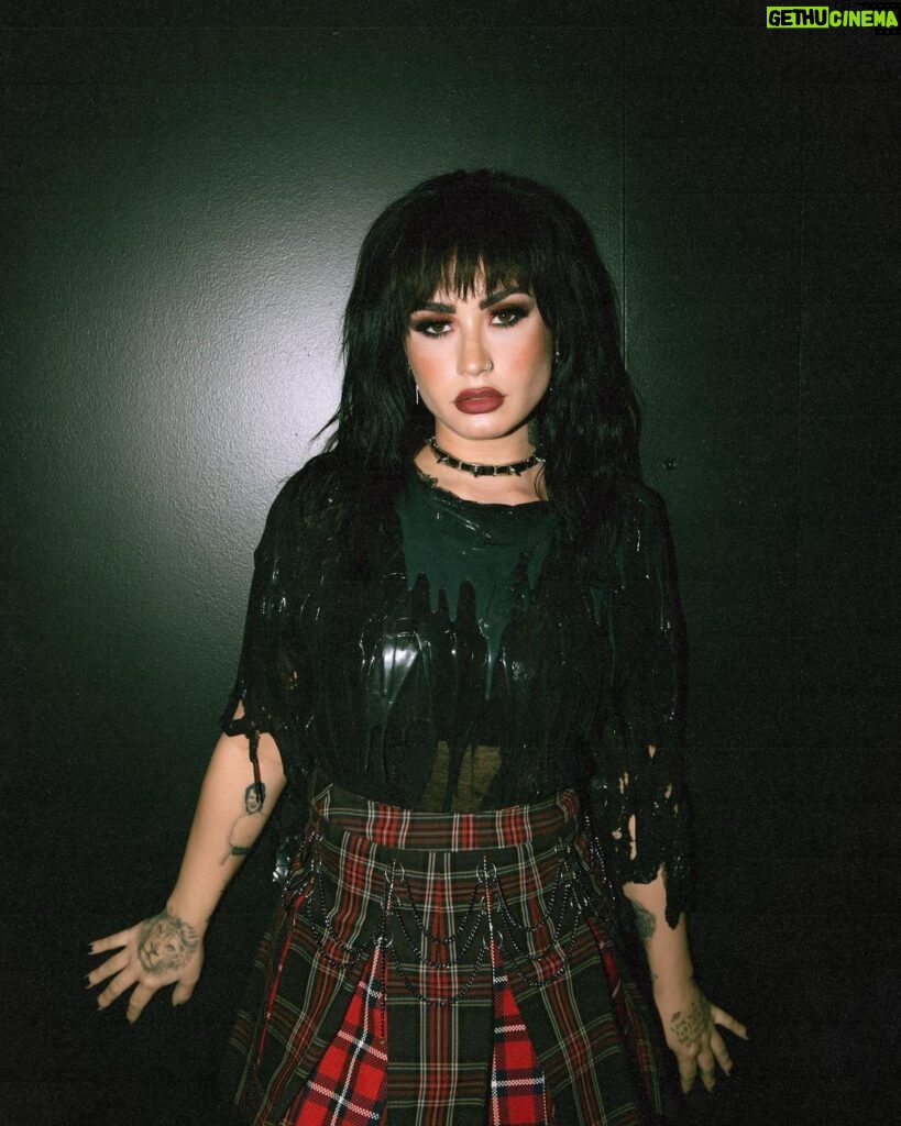 Demi Lovato Instagram - Happy Halloween y’all 🎃💀👻