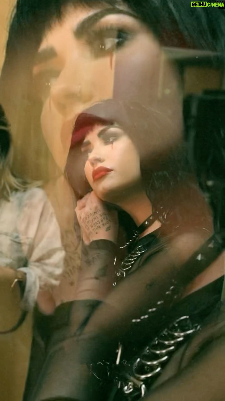 Demi Lovato Instagram - I love you all w all my heart 🖤