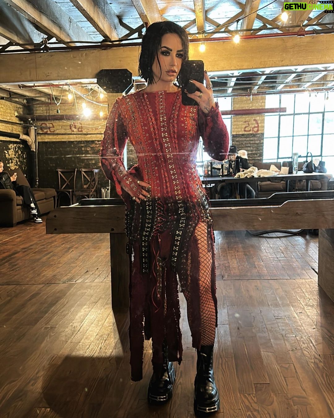 Demi Lovato Instagram - New York/Jersey dump 🗽
