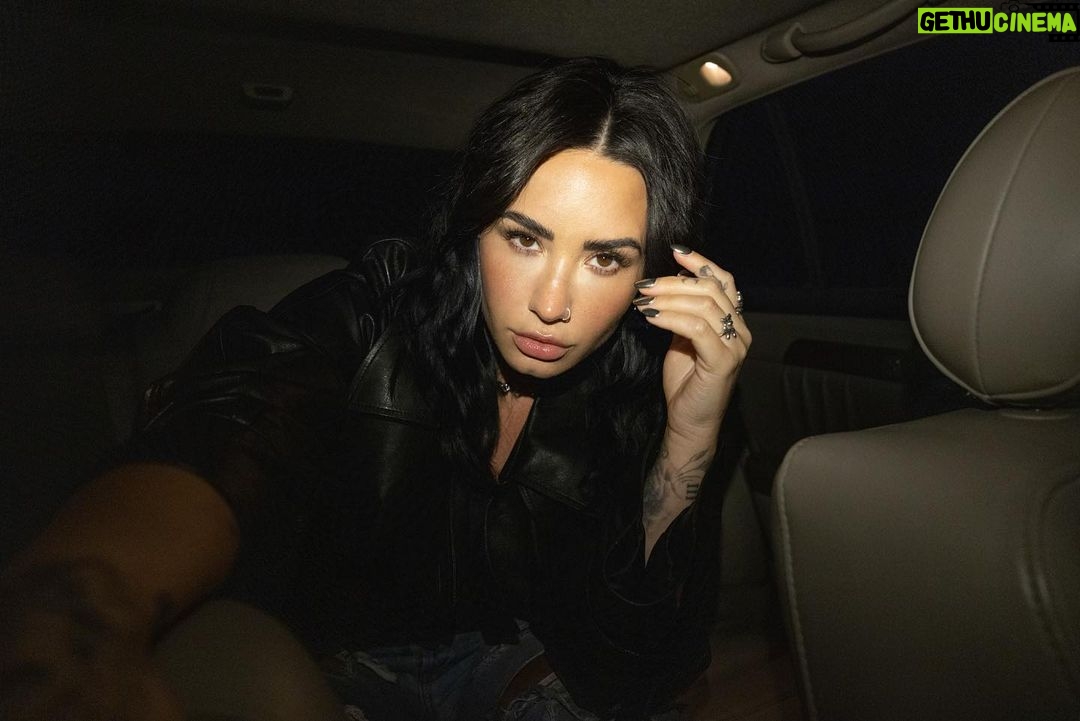 Demi Lovato Instagram - Meet me in the backseat…