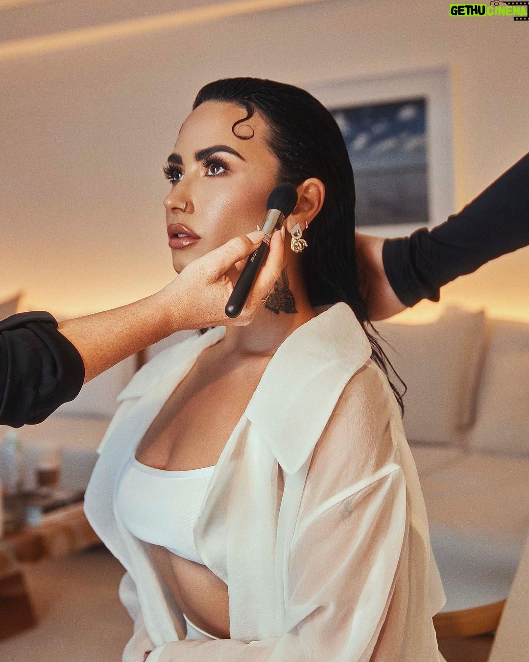 Demi Lovato Instagram - Miami with @boss 🌴