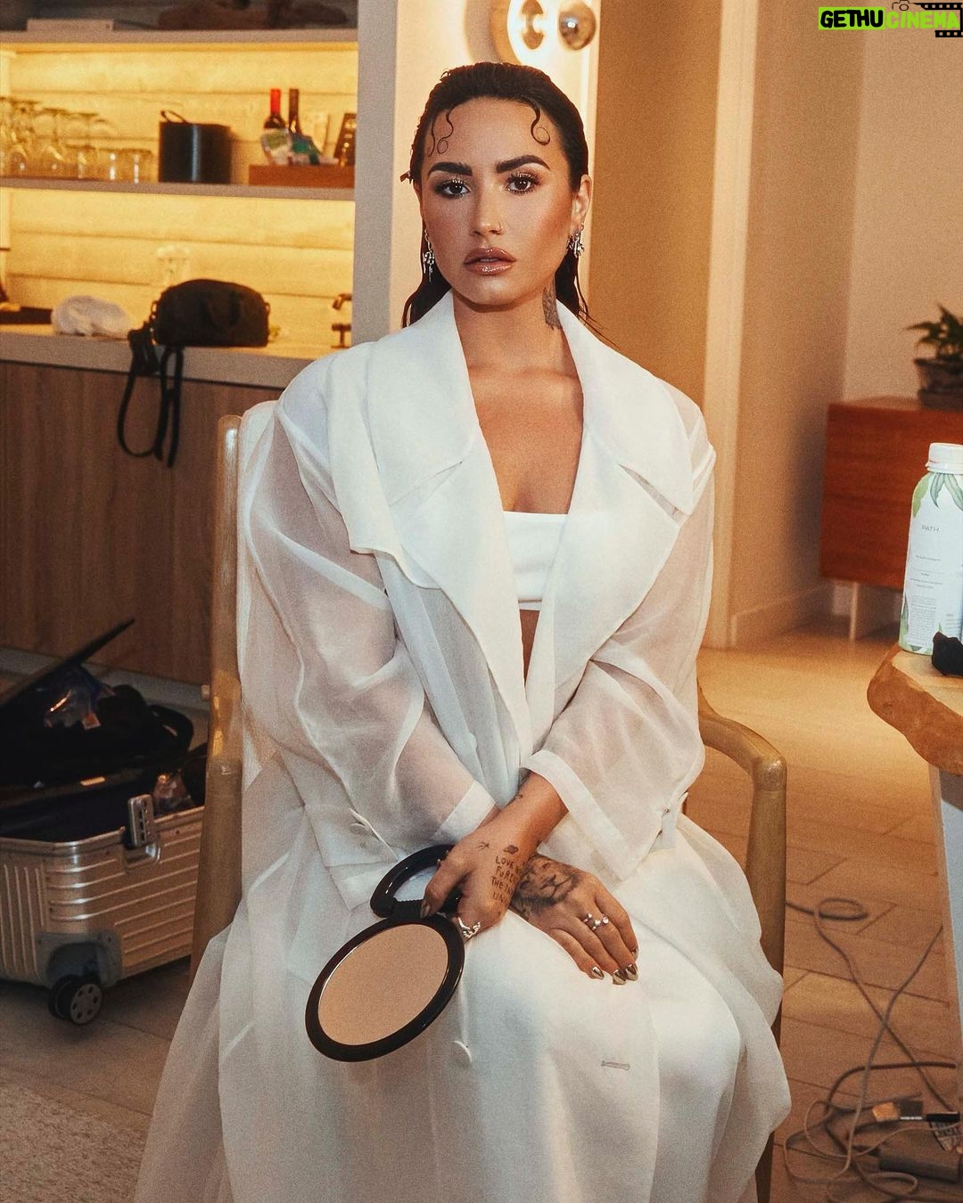 Demi Lovato Instagram - Miami with @boss 🌴