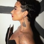 Demi Lovato Instagram - I had a knee brace on under this gown 🤫