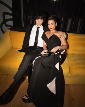 Demi Lovato Instagram - I had a knee brace on under this gown 🤫