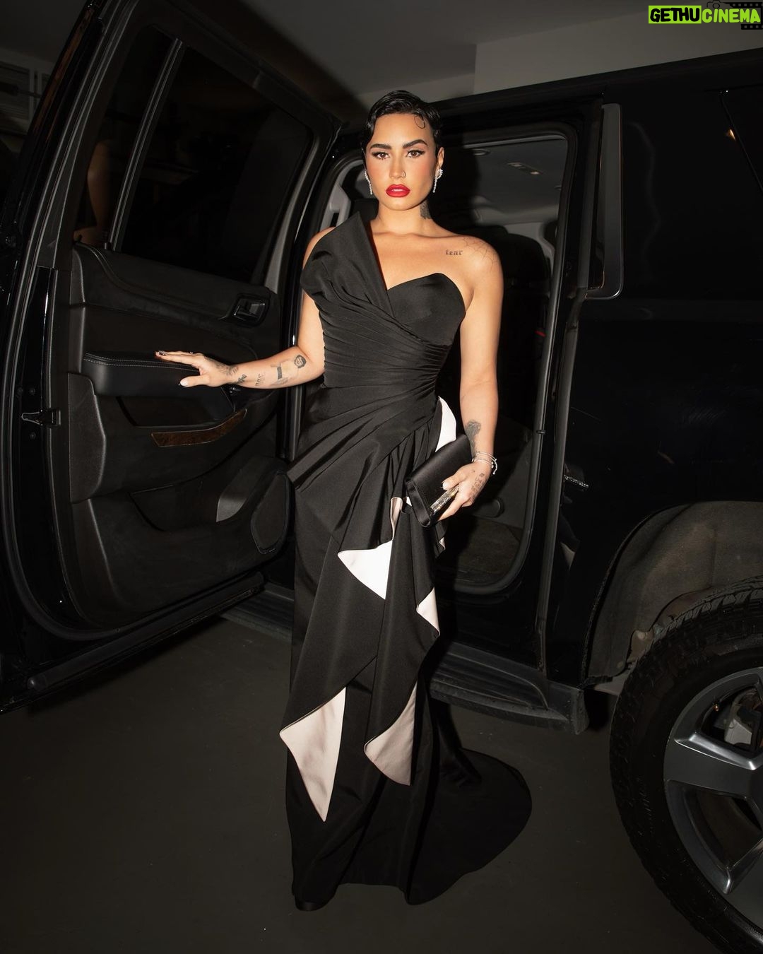 Demi Lovato - 1 Million Likes - I had a knee brace on under this gown 🤫