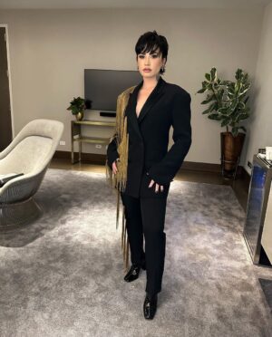 Demi Lovato Instagram - Thank you for having me @unicefusa 🖤