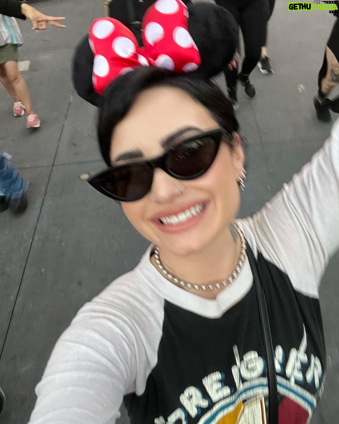 Demi Lovato Instagram - Happy Halloween yβall πππ»