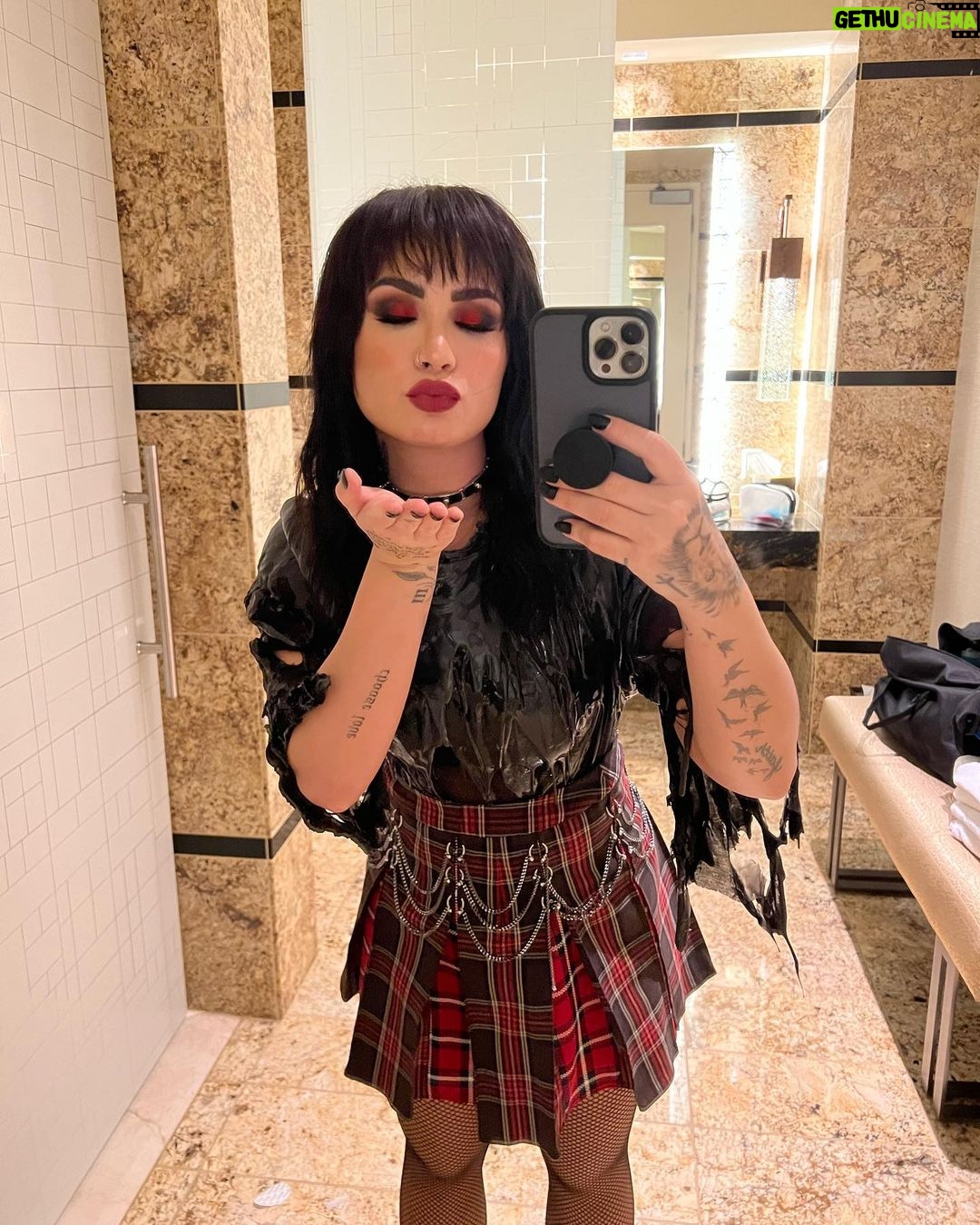 Demi Lovato Instagram - Happy Halloween yβall πππ»